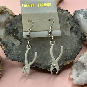Fashion earrings white dangling Pliers